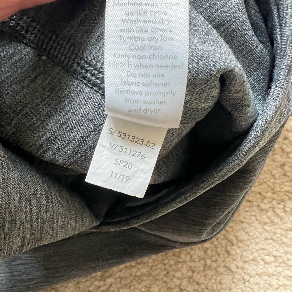 Athleta Ultimate Stash Pocket Short 9" Size XS - Picture 4 of 4